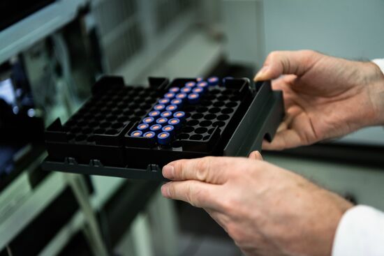 Российская вакцина от коронавируса доставлена в Венгрию