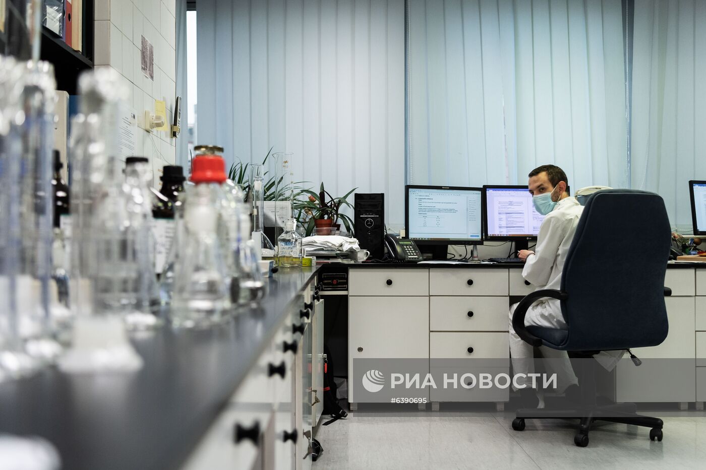 Российская вакцина от коронавируса доставлена в Венгрию