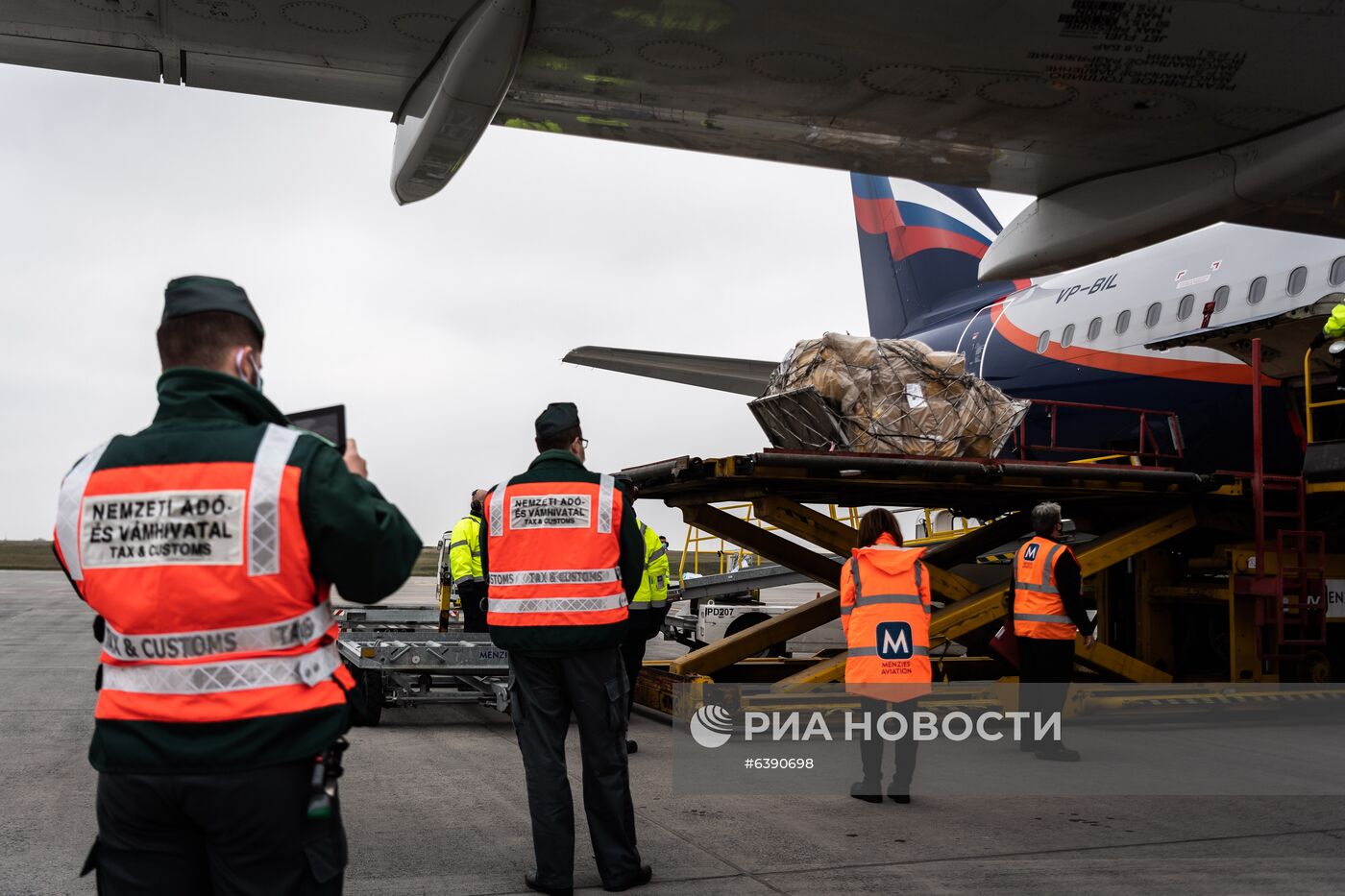 Российская вакцина от коронавируса доставлена в Венгрию