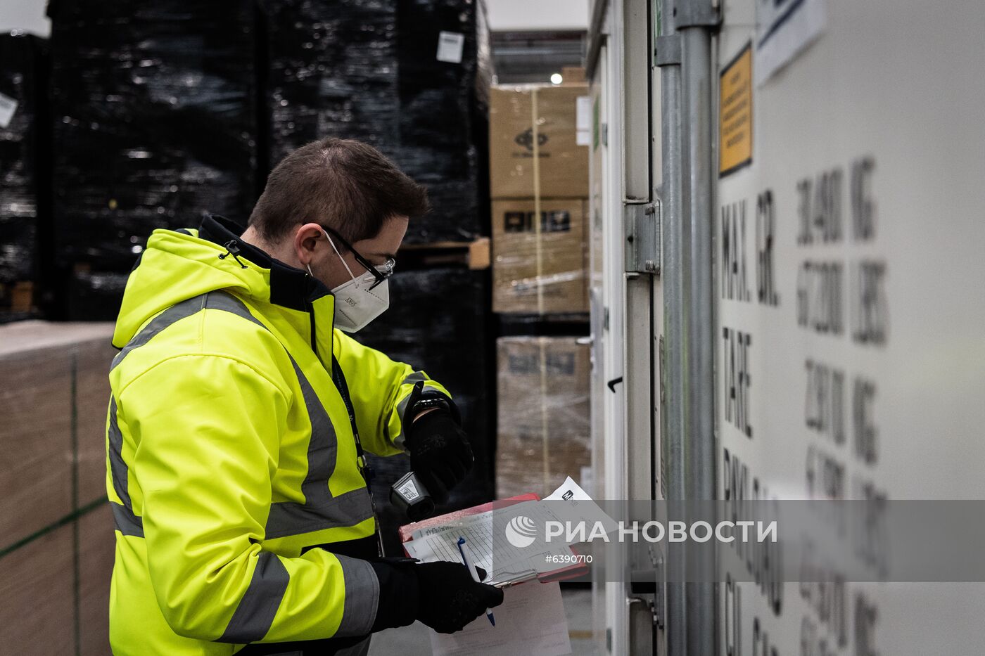 Российская вакцина от коронавируса доставлена в Венгрию