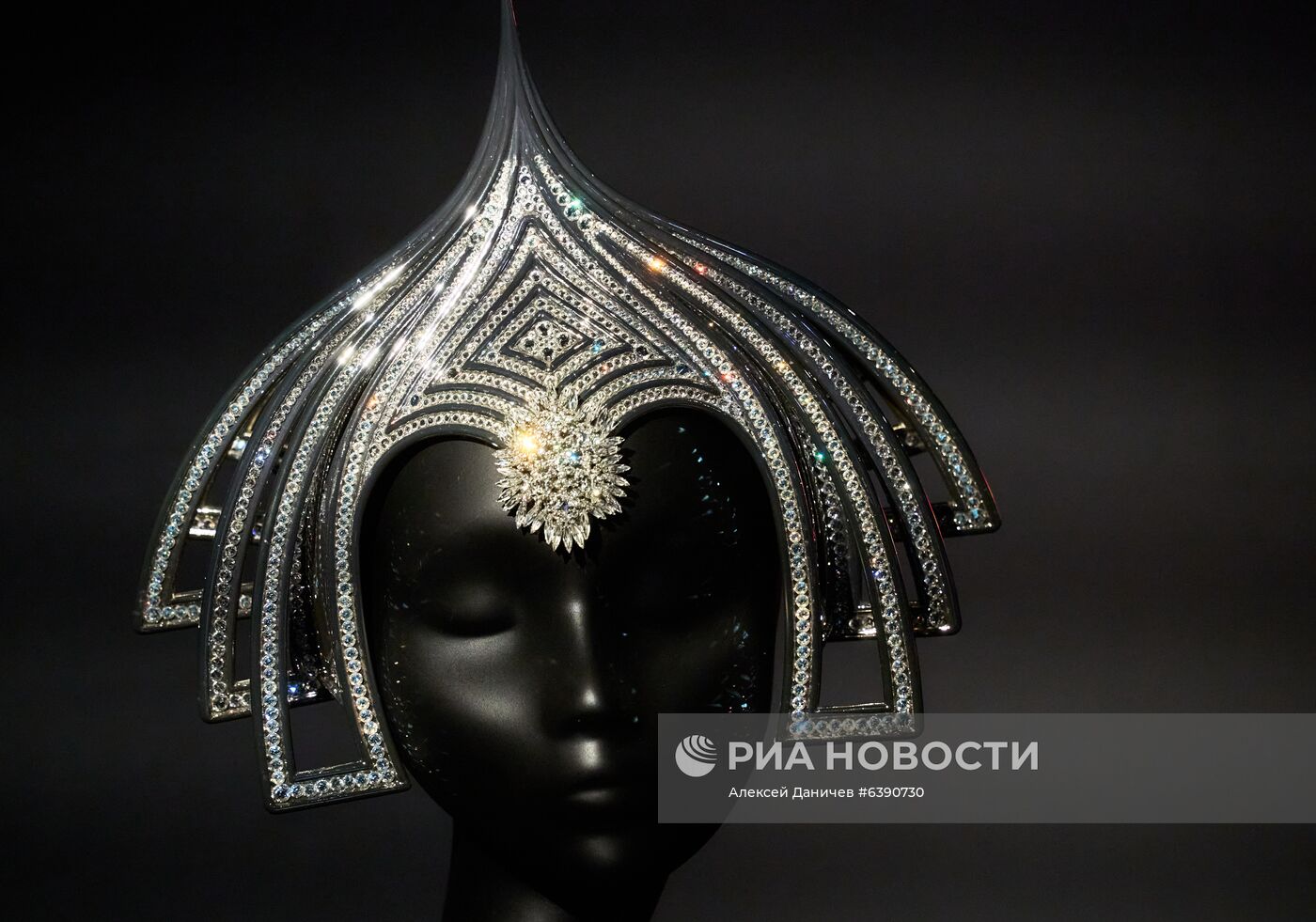 Выставка шляп Филипа Трейси в Санкт-Петербурге 