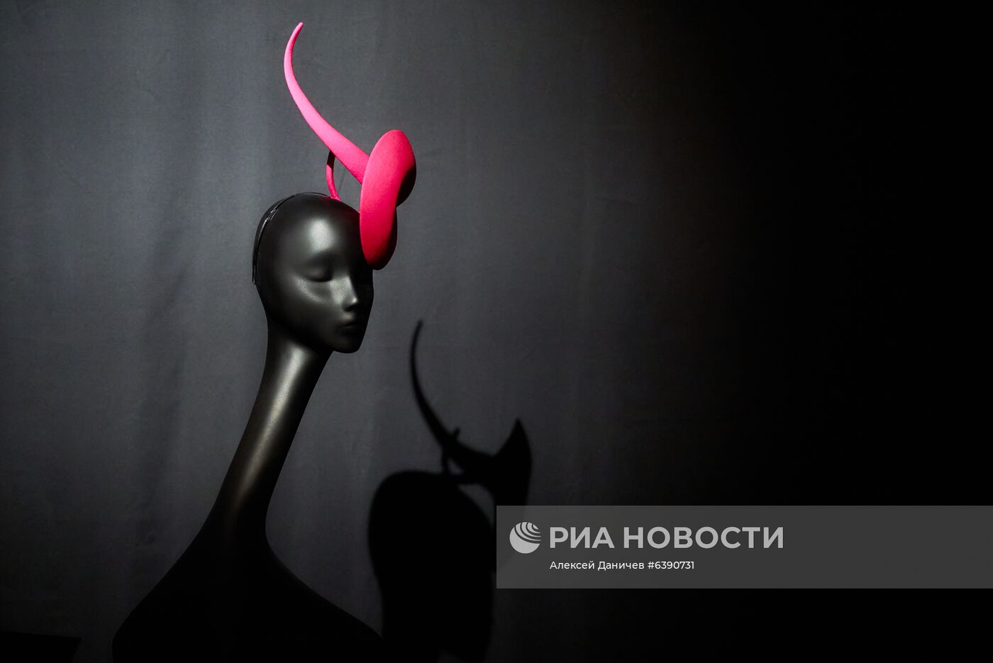 Выставка шляп Филипа Трейси в Санкт-Петербурге 