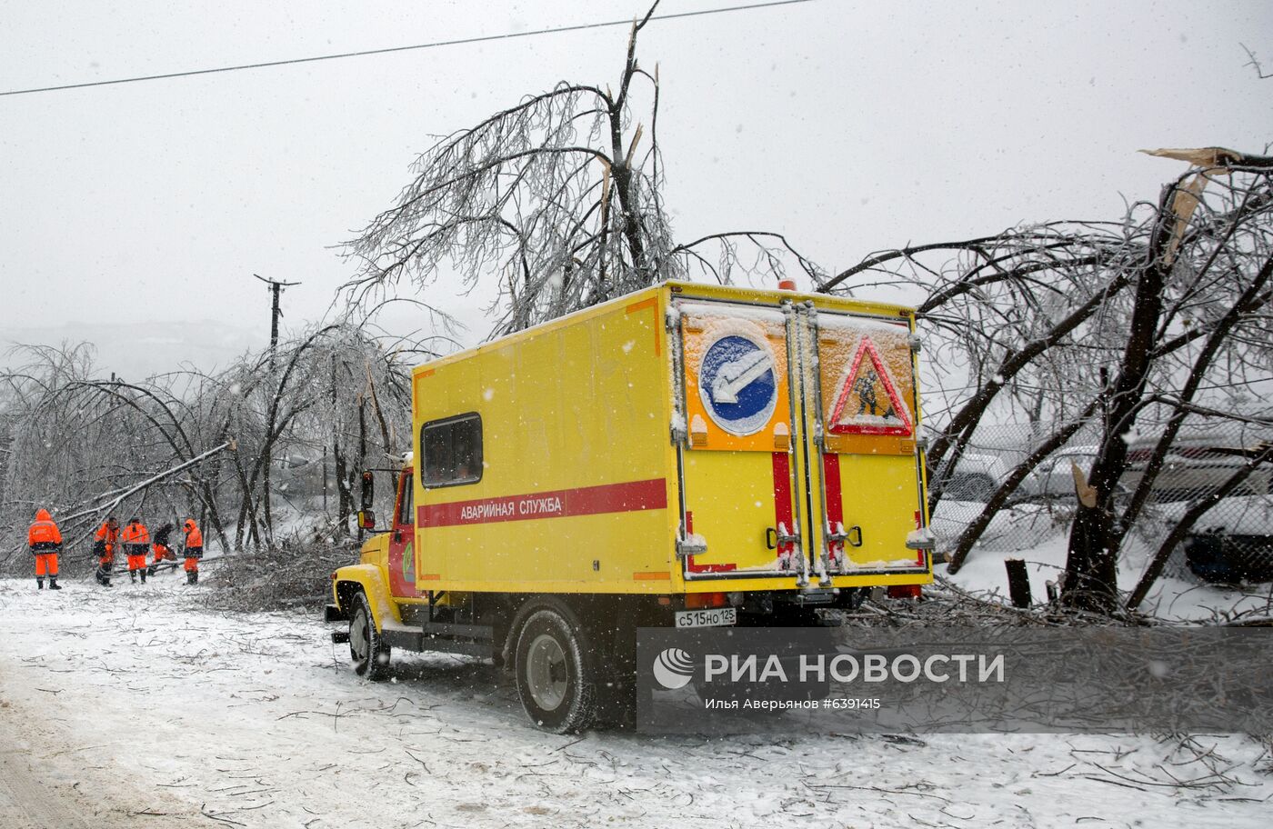 Последствия снежного циклона в Приморье 