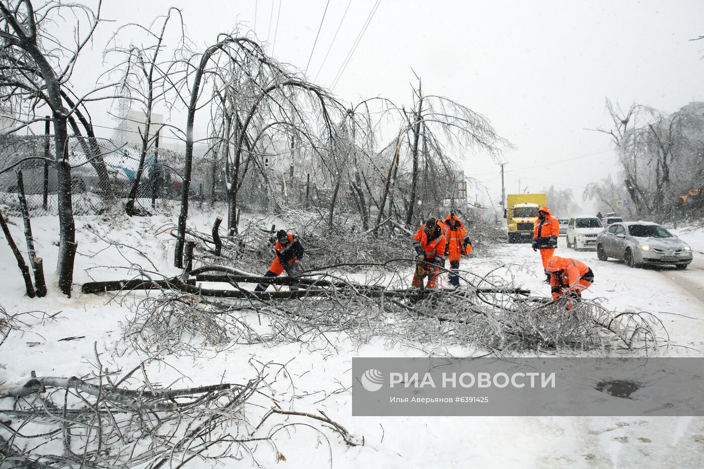 Последствия снежного циклона в Приморье 