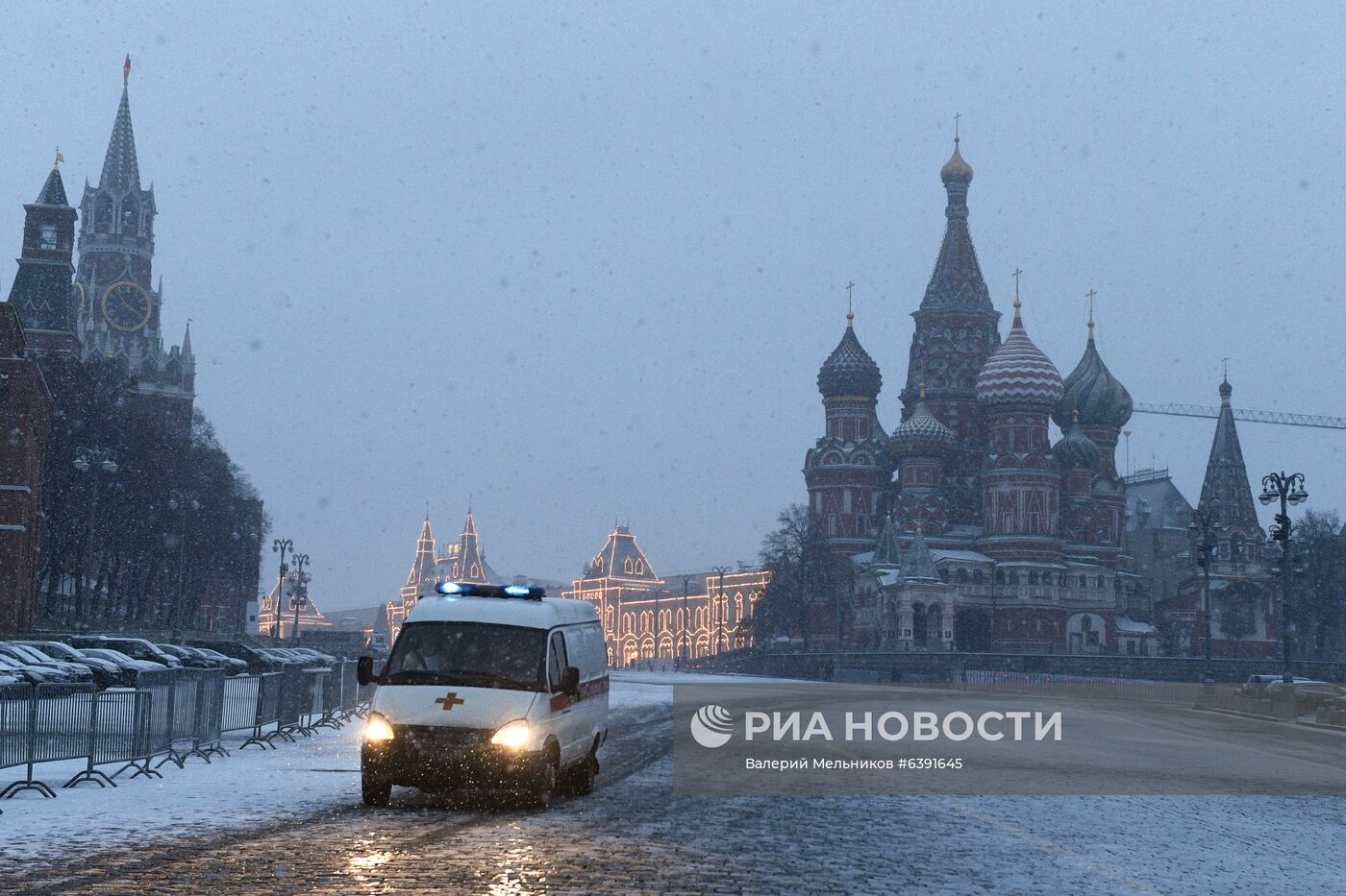 Снег в Москве