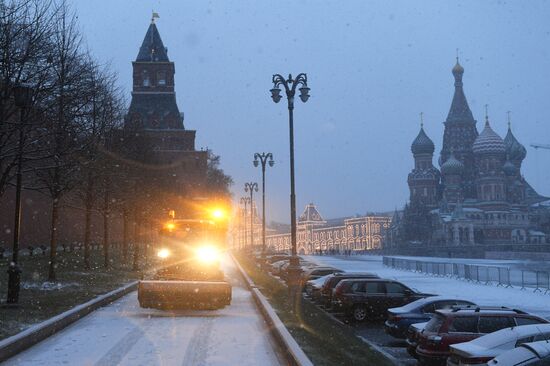 Снегоуборочные работы в Москве