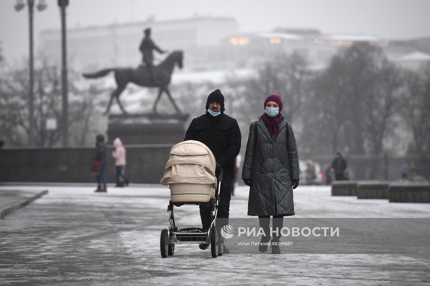 Снег в Москве