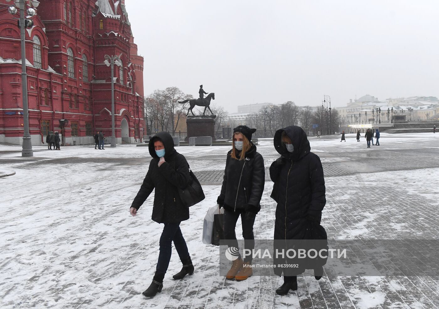 Снег в Москве