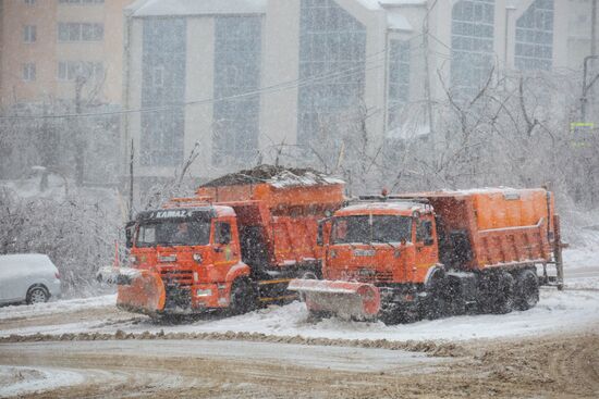 Последствия снежного циклона в Приморье 