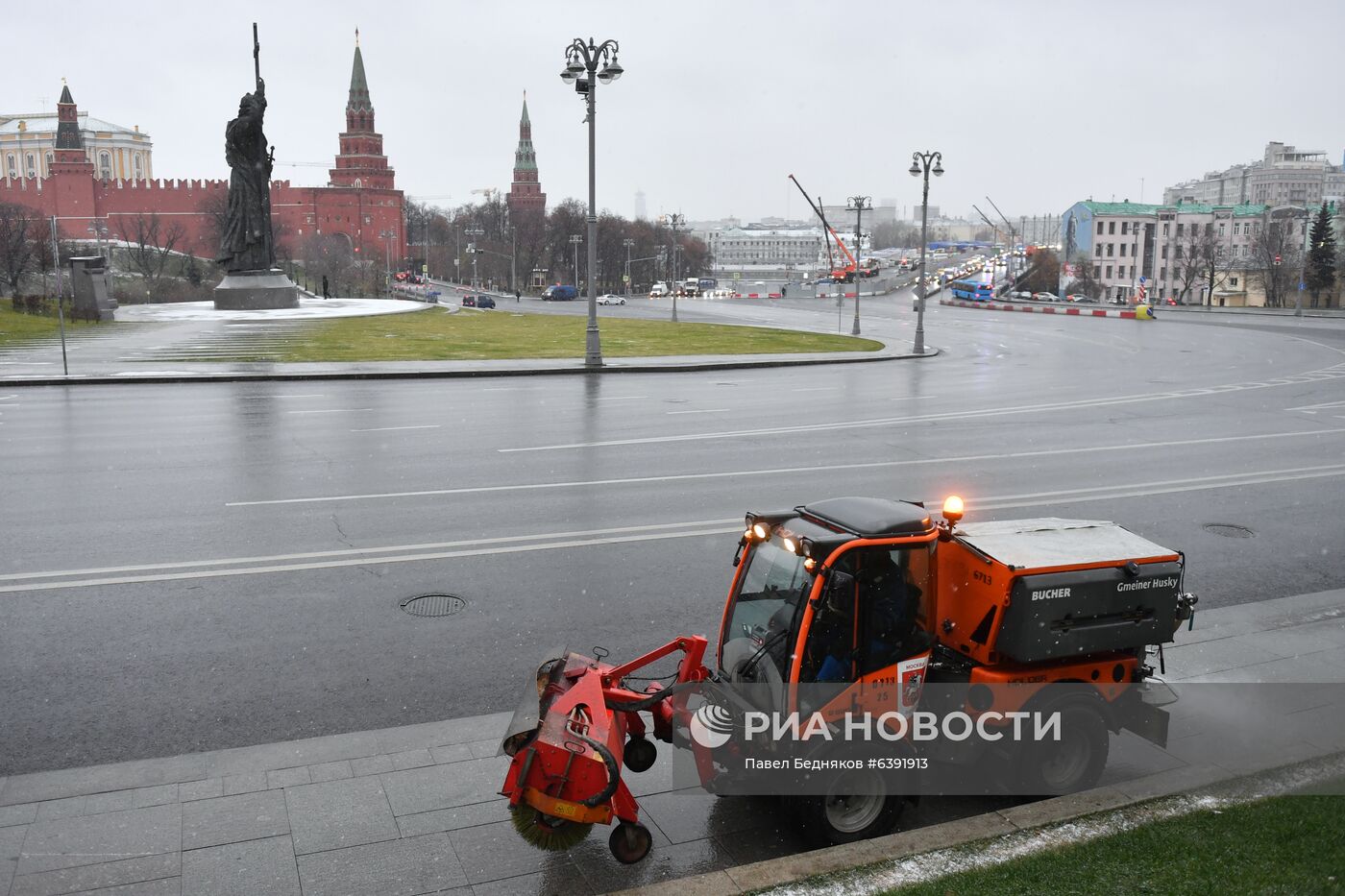 Снегоуборочные работы в Москве