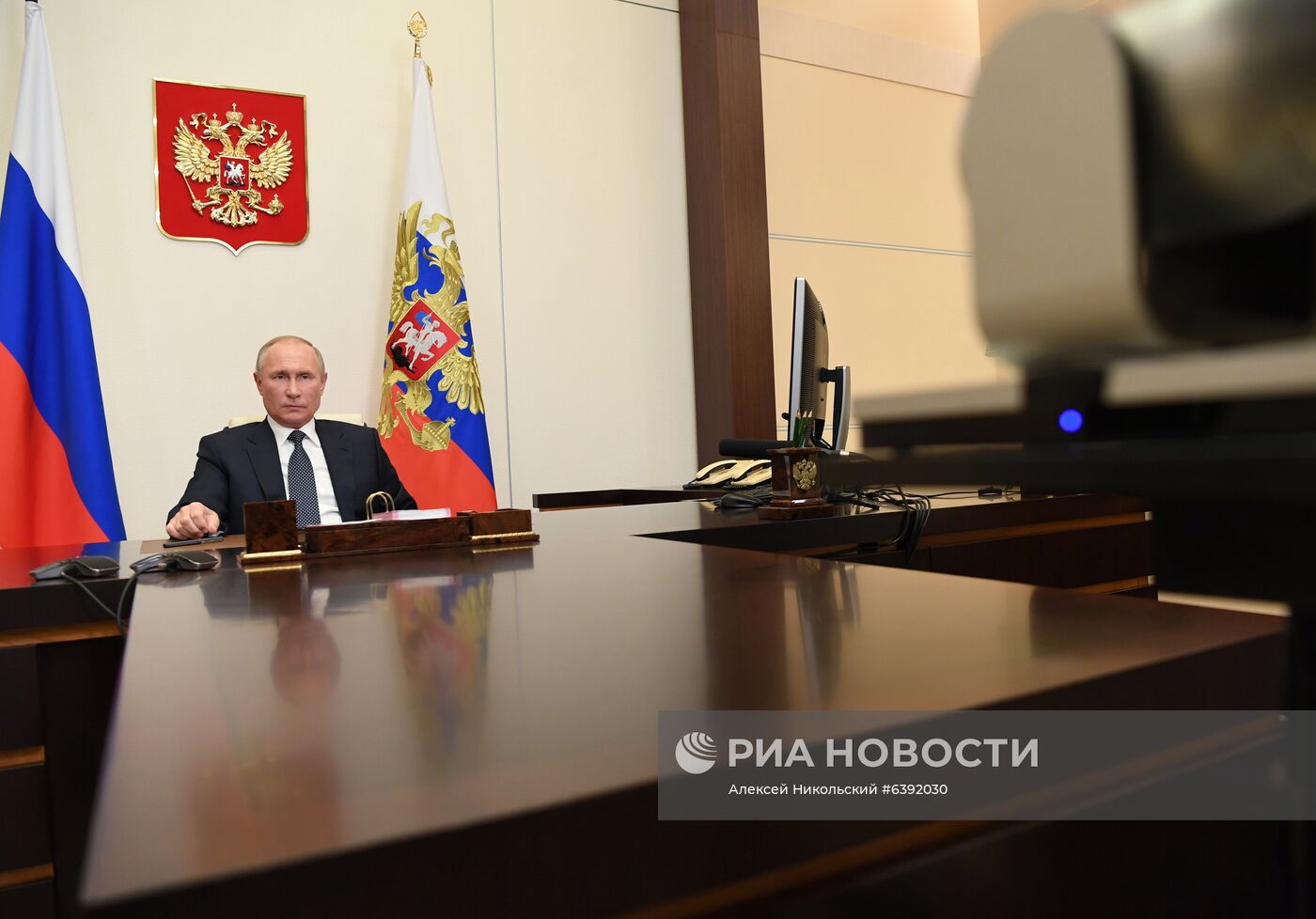 Президент РФ В. Путин провел совещание о российской миротворческой миссии в Нагорном Карабахе