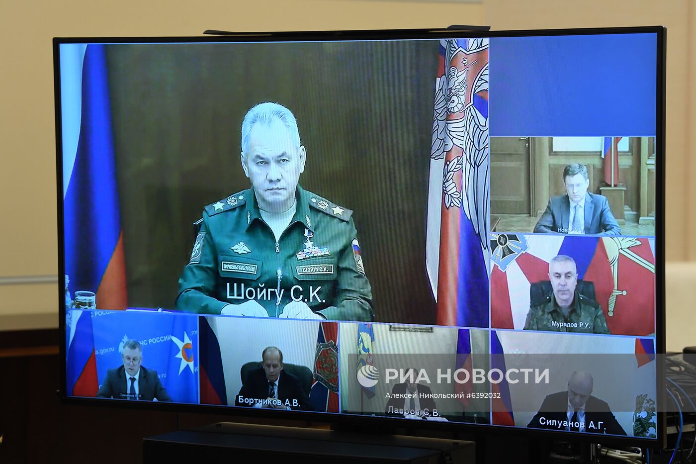 Президент РФ В. Путин провел совещание о российской миротворческой миссии в Нагорном Карабахе