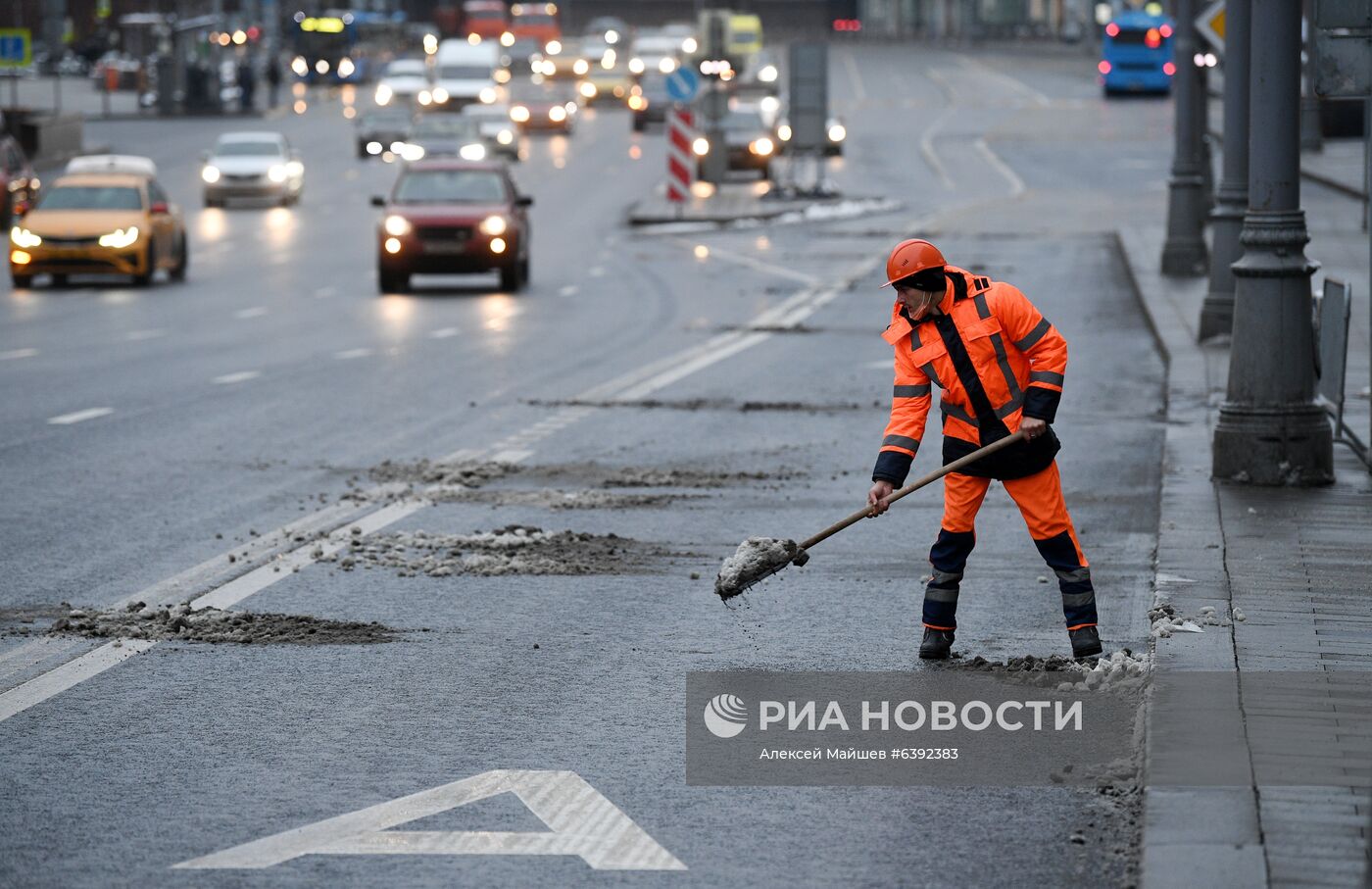 Снег в Москве 