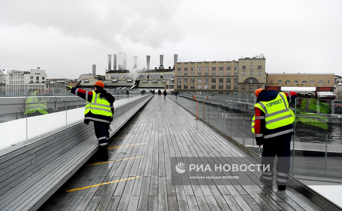 Снег в Москве 