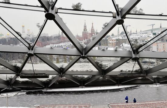 Снег в Москве 