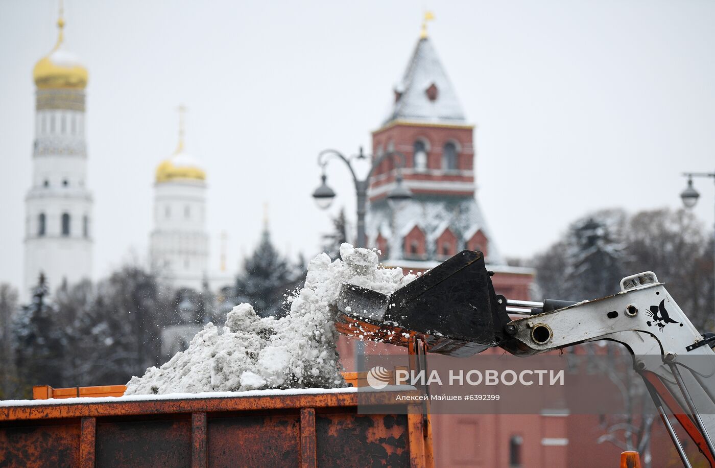 Снег в Москве 