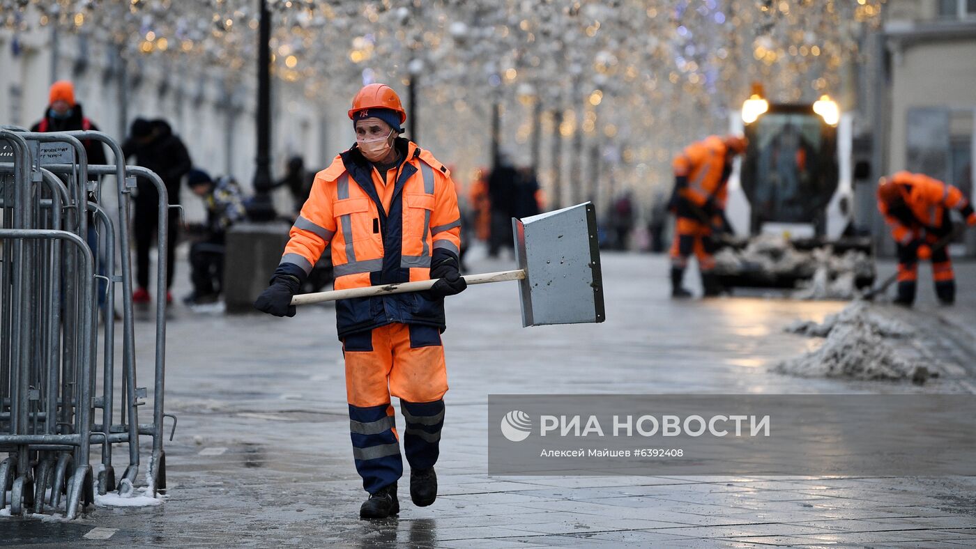 Снег в Москве 