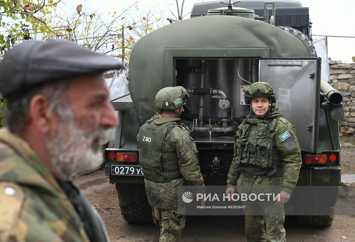 Российские миротворцы начали доставлять воду жителям Карабаха