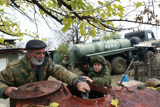 Российские миротворцы начали доставлять воду жителям Карабаха