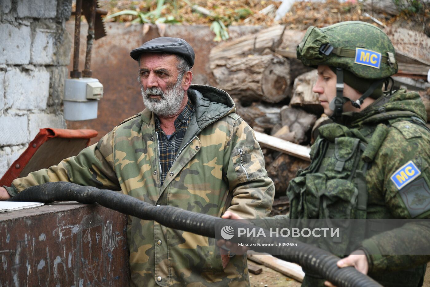 Российские миротворцы начали доставлять воду жителям Карабаха