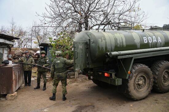 Российские миротворцы начали доставлять воду жителям Карабаха