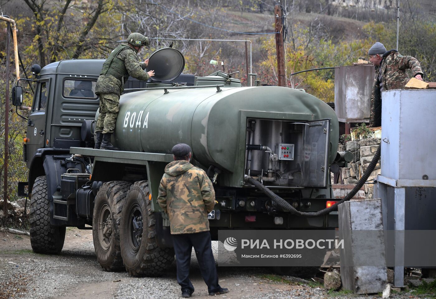 Российские миротворцы начали доставлять воду жителям Карабаха