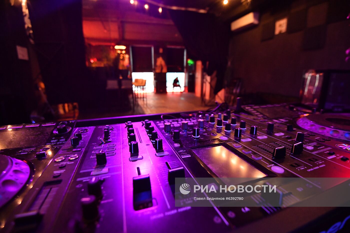 В Москве ограничена работа ночных клубов в связи с распространением коронавируса