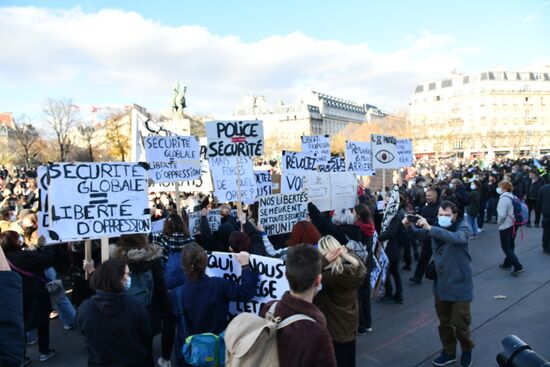Акция протеста в Париже