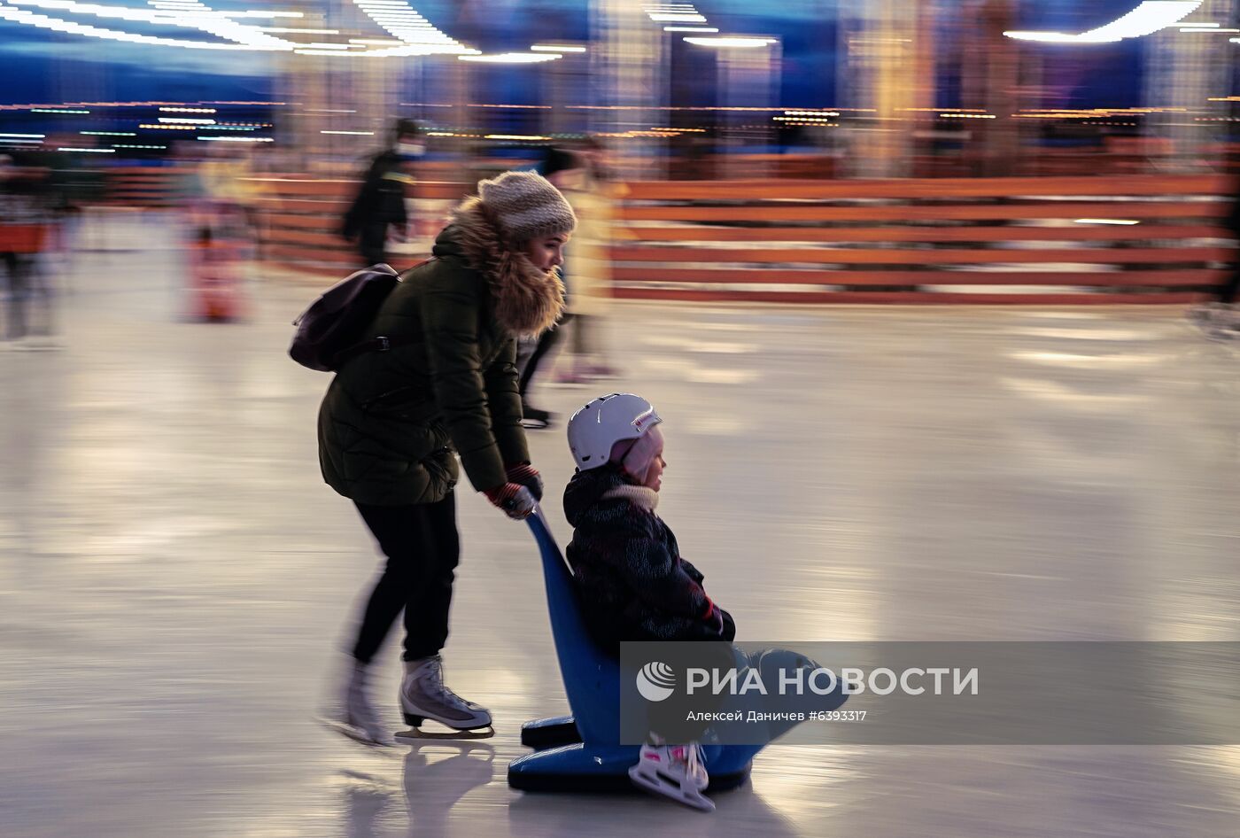 Открытие зимнего катка в арт-пространстве "Севкабель порт" в Санкт-Петербурге