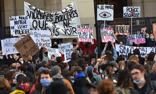 Акция протеста в Париже