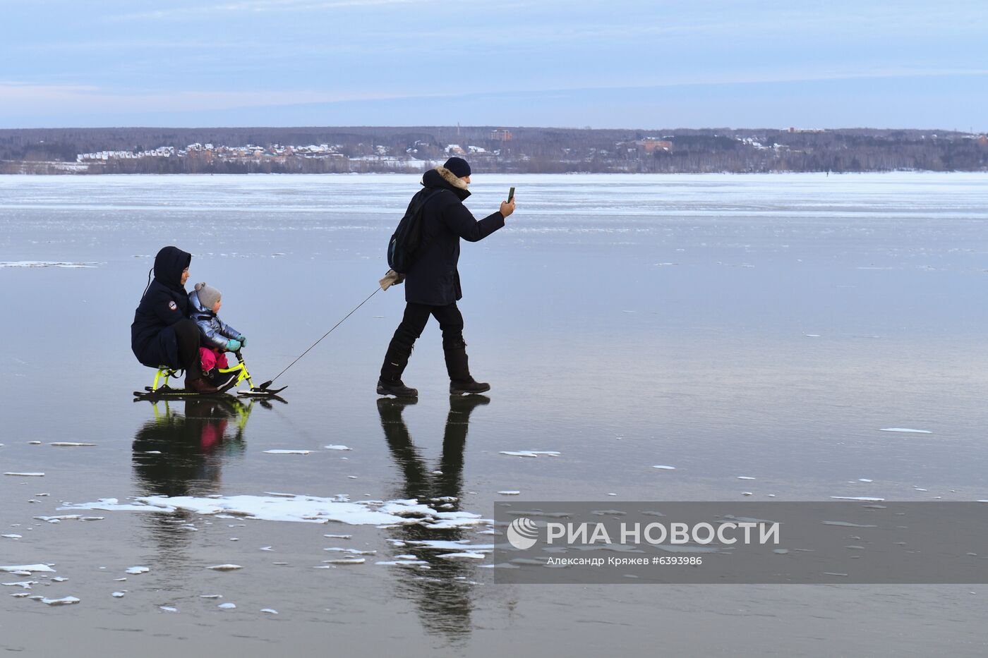 Замерзшее Новосибирское водохранилище