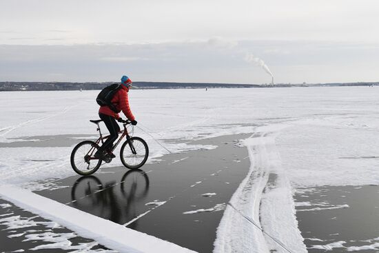 Замерзшее Новосибирское водохранилище