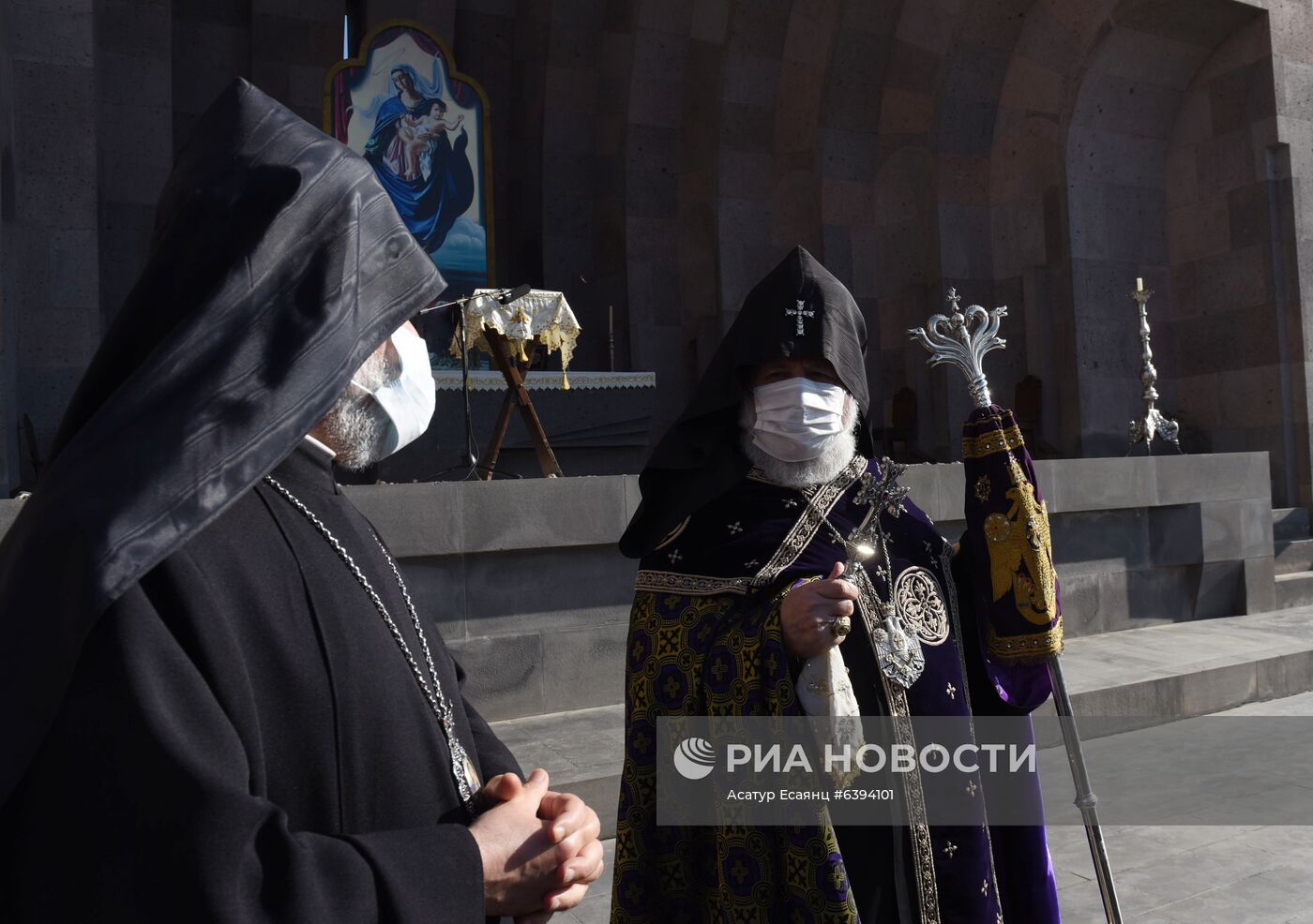 В Эчмиадзине прошла церемония поминовения погибших в Карабахе