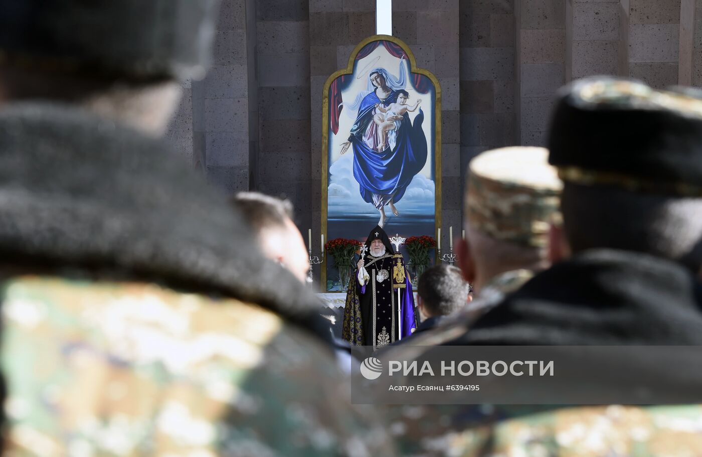 В Эчмиадзине прошла церемония поминовения погибших в Карабахе