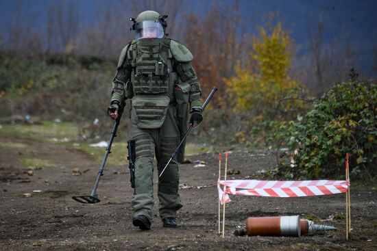 Специалисты противоминного центра Минобороны РФ приступили к работе в Карабахе