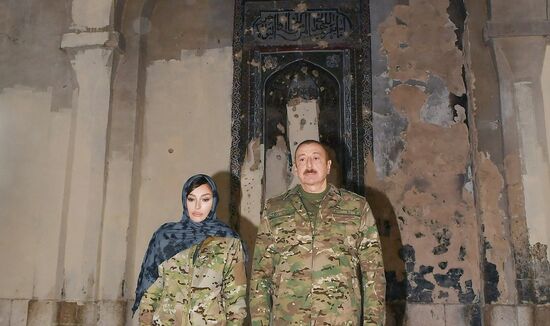 Президент и первая леди Азербайджана посетили Агдам
