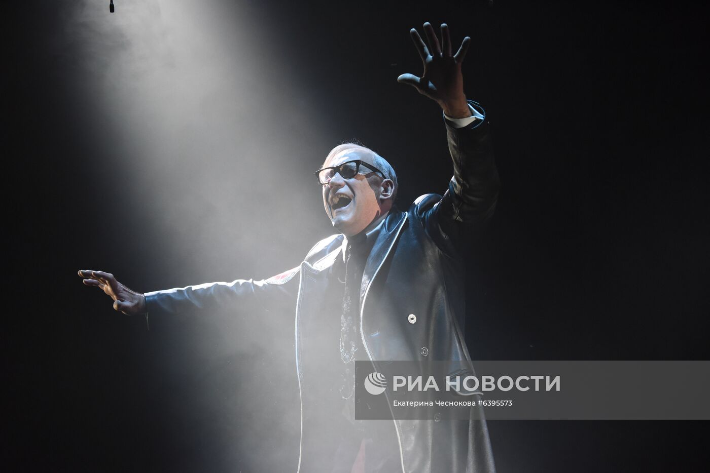 Спектакль "Кладбище понтов" в театре "Модерн"