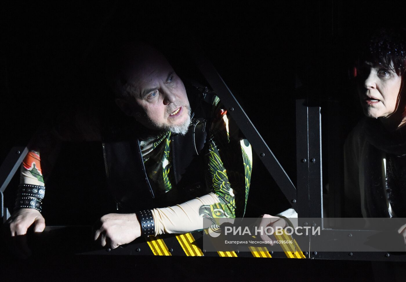 Спектакль "Кладбище понтов" в театре "Модерн"