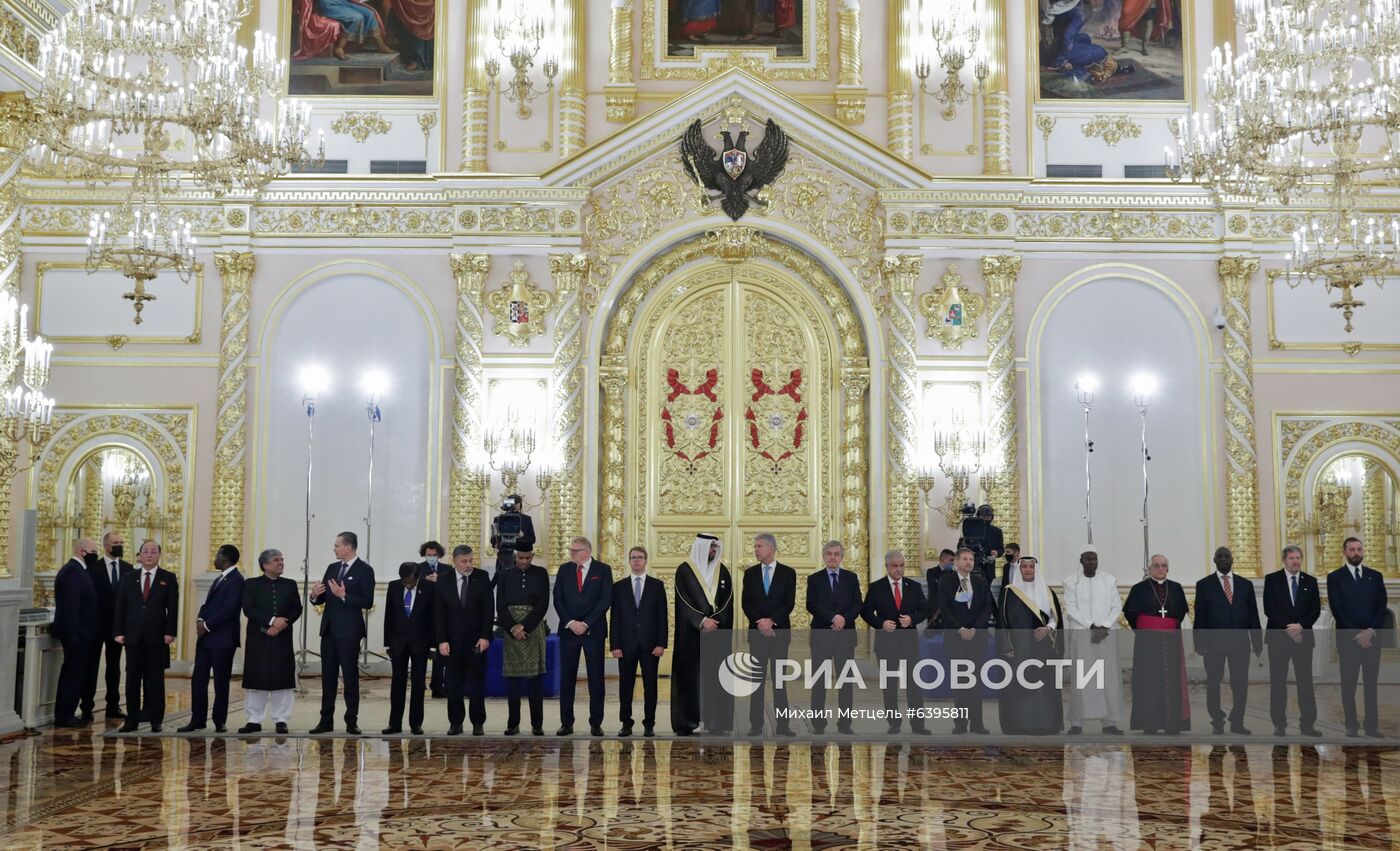 Президент РФ В. Путин принял верительные грамоты у послов иностранных государств