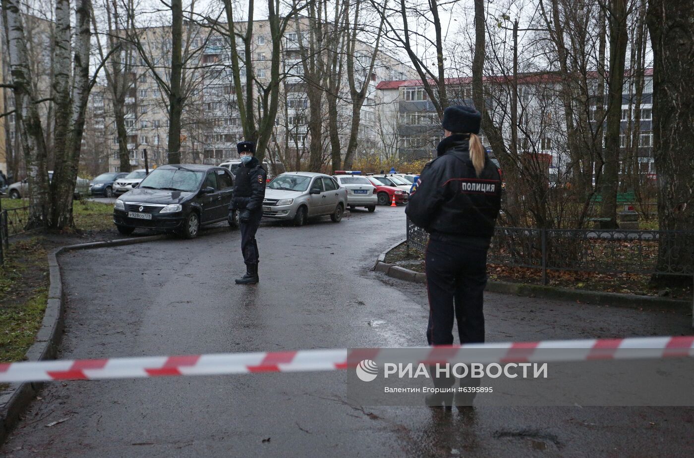 Мужчина захватил в заложники детей в квартире в пригороде Санкт-Петербурга