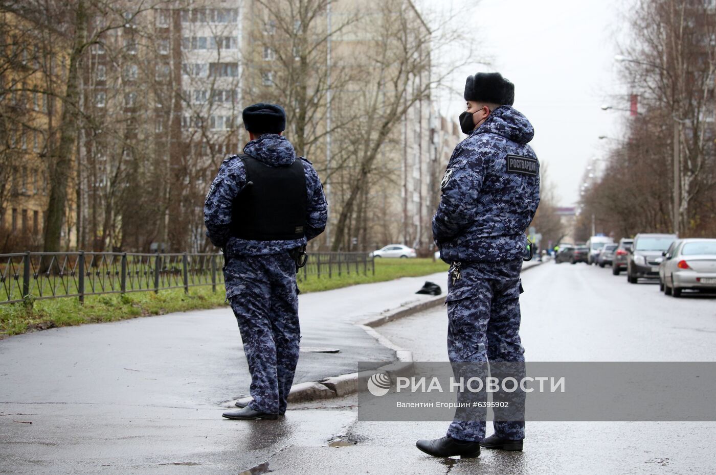Мужчина захватил в заложники детей в квартире в пригороде Санкт-Петербурга