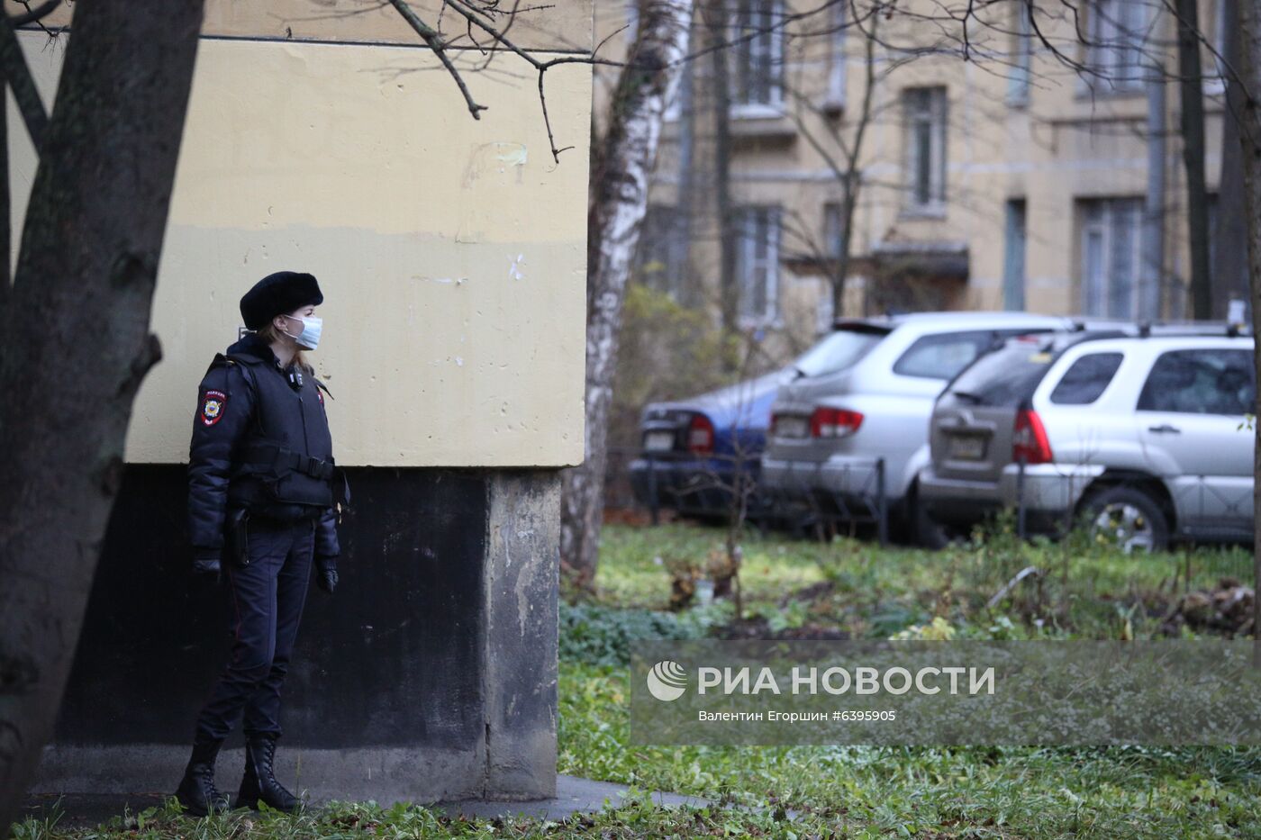 Мужчина захватил в заложники детей в квартире в пригороде Санкт-Петербурга