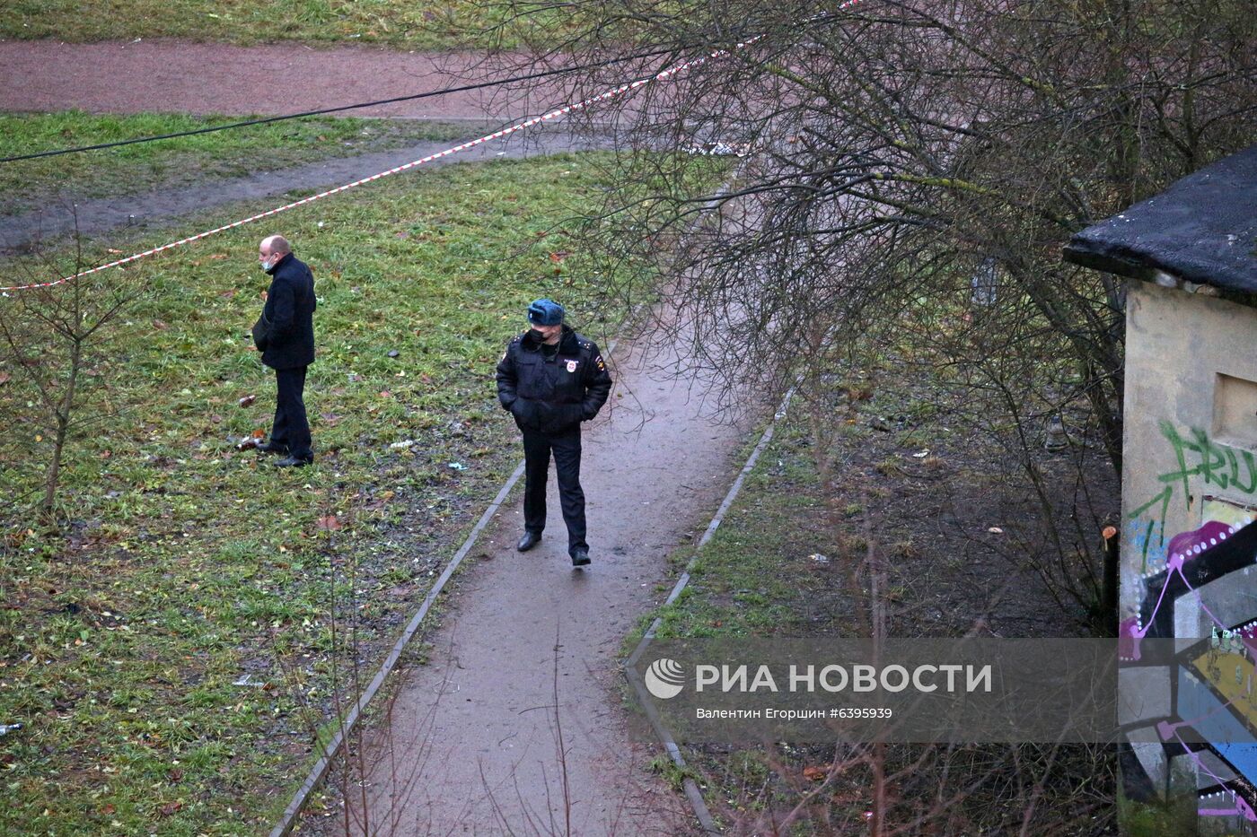 Мужчина захватил в заложники детей в квартире в пригороде Санкт-Петербурга