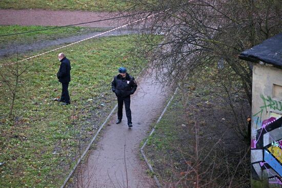 Мужчина захватил в заложники детей в квартире в пригороде Санкт-Петербурга