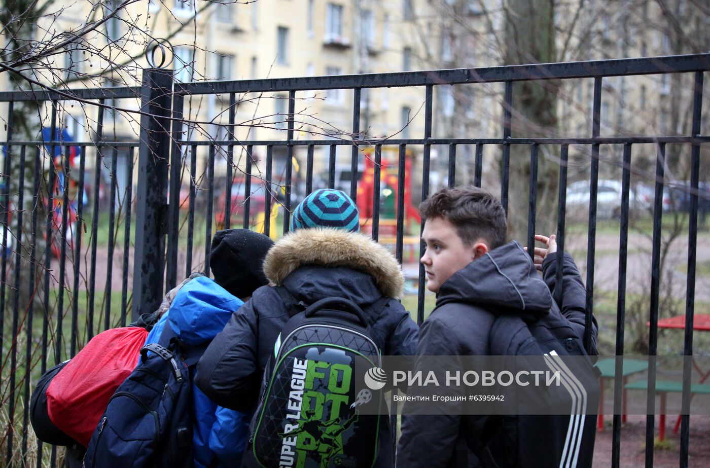 Мужчина захватил в заложники детей в квартире в пригороде Санкт-Петербурга