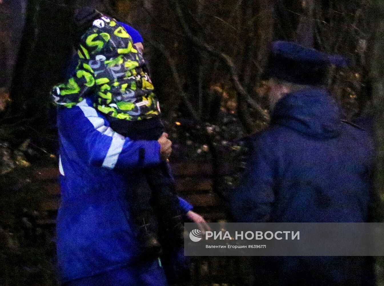 Мужчина захватил в заложники детей в квартире в пригороде Санкт-Петербурга
