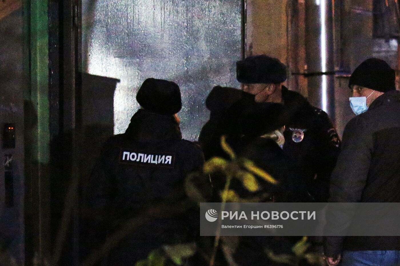 Мужчина захватил в заложники детей в квартире в пригороде Санкт-Петербурга