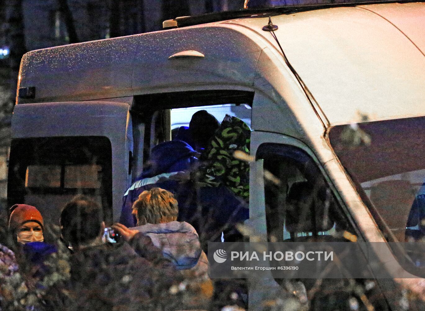 Мужчина захватил в заложники детей в квартире в пригороде Санкт-Петербурга