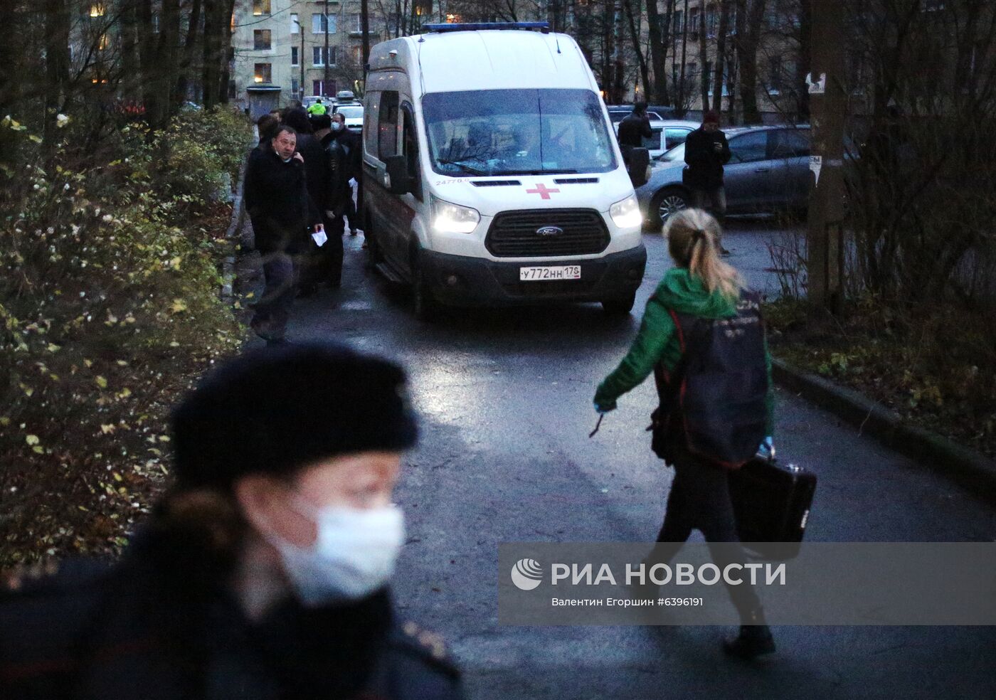 Мужчина захватил в заложники детей в квартире в пригороде Санкт-Петербурга