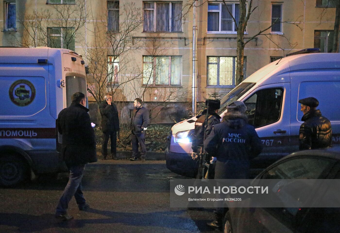 Мужчина захватил в заложники детей в квартире в пригороде Санкт-Петербурга